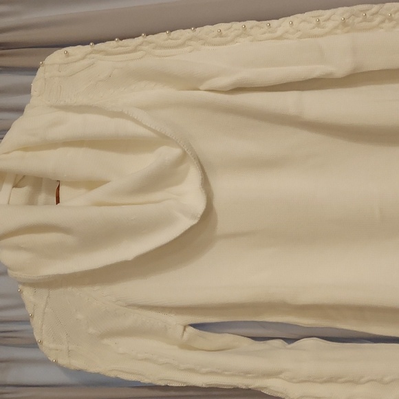 Gorgeous Belldini Off-white Sweater - Picture 6 of 6